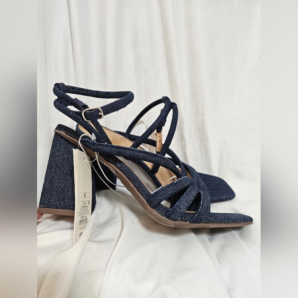 Brand new size 8 heels